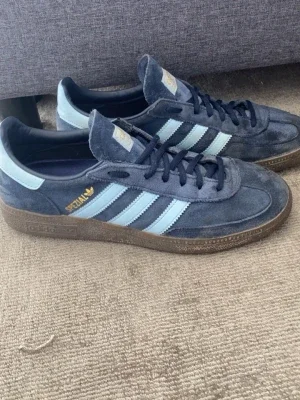 Adidas Spezial blå sneakers mocka