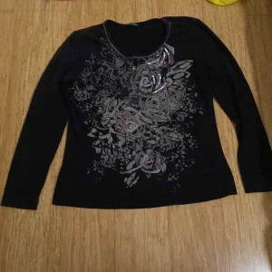 Svart långärmad topp med blommigt mönster från Gerry Weber