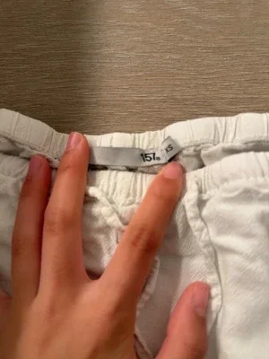 Vita linnebyxor från 157 XS