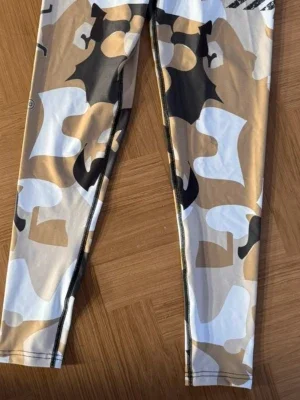 Camo träningsleggings från Gavelo