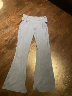yoga pants