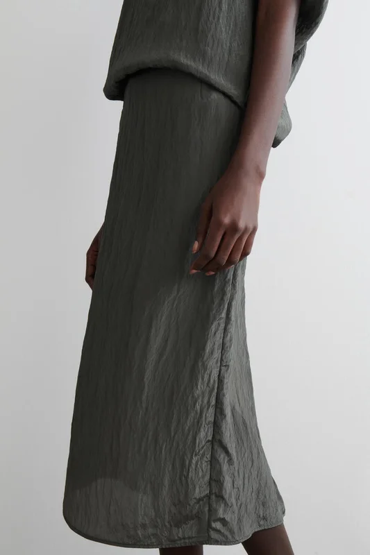 COS Women's Falda Tubo De Satén Arrugado in Gris