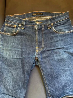 Mörkblå jeans från Nudie Jeans