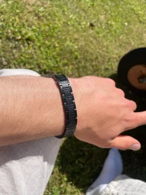 Svart lacoste armband