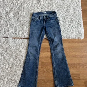 Lågmidjade bootcut jeans
