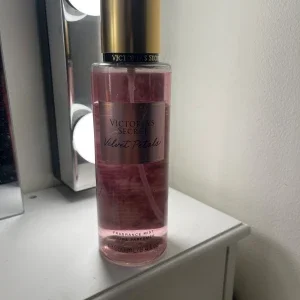 Victoria’s Secret Velvet Petals Fragrance Mist