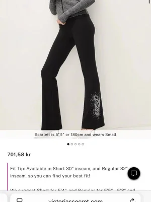 Svarta flare leggings från PINK