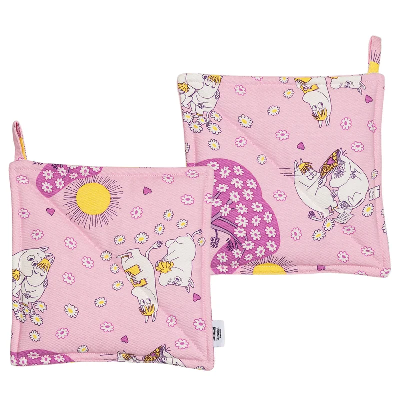 Moomin arabia Förälskade grytlappar 22 × 22 cm, rosa | Matlagning > Köksredskap > Grytlappar och Grytvantar > Grytlappar | Bagaren och Kocken