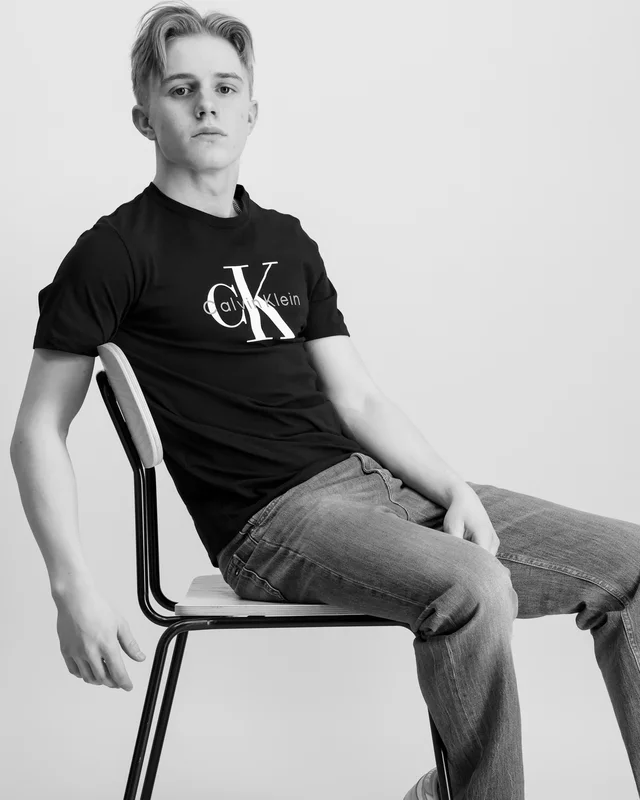 Calvin Klein CK MONOGRAM SS T-SHIRT Svart T-shirts Kille - Kids Brand Store