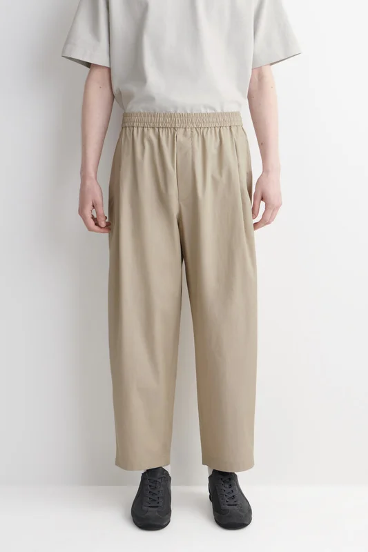 COS Men's Pantaloni Cropped Elasticizzati A Gamba Larga in Beige