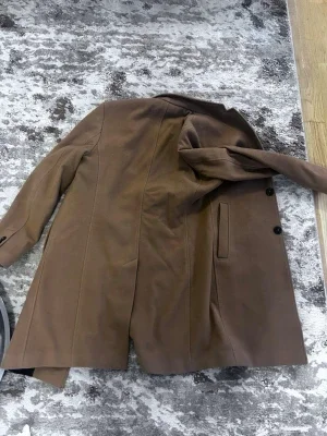Brun kappa från Zara med bälte