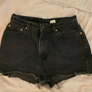 Svarta Levi's 512 jeansshorts