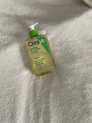 CeraVe Hydrating Foaming Oil Cleanser