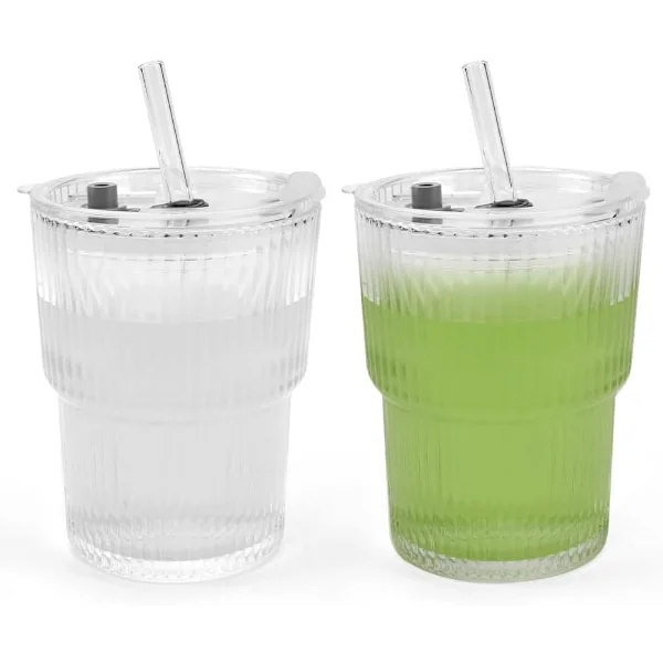2 stk Glasskrus med lokk og sugerør, 400ml Glasskrus med lokk og sugerør Ribbet Glasskrus, med lekkasikkert lokk