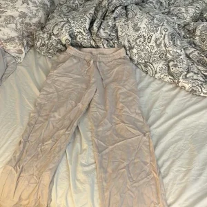 Beige linnebyxor