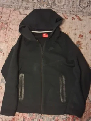 Svart Nike Tech Fleece