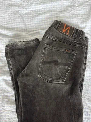 Grim Tim, Dry black selvage jeans från Nudie Jeans 30/34