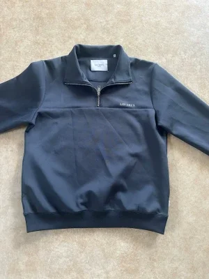 Mörkblå half-zip hoodie Les Deux