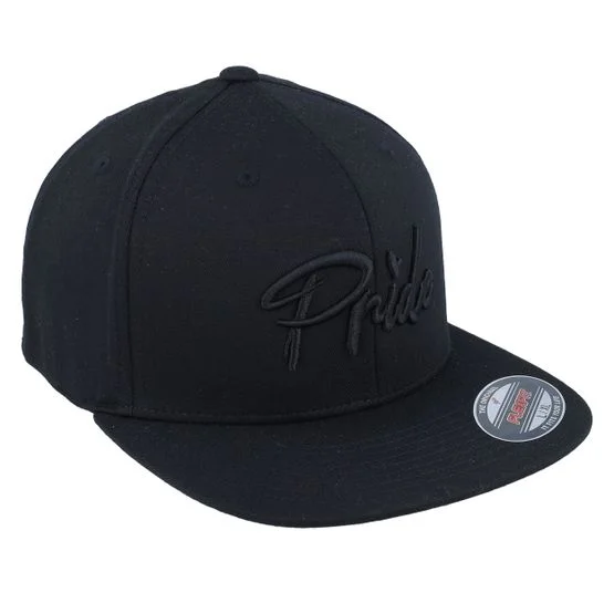 Fair - Svart fitted Caps - "3d Black Pride Logo Black Flat Brim Fitted " @ Hatstore