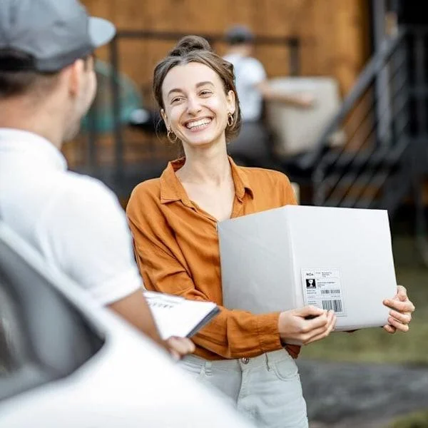 34 x 46 erä 100 suurta vaatteiden postituspussia, vahvalla liimalla varustetut postituspussit, vedenpitävät ja läpinäkymättömät postituspussit 