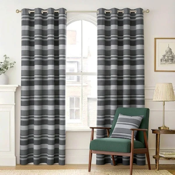 HOMESCAPES puuvillaiset Marokko-raidalliset harmaat verhot, 137 x 137 cm