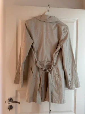 Kort trench coat