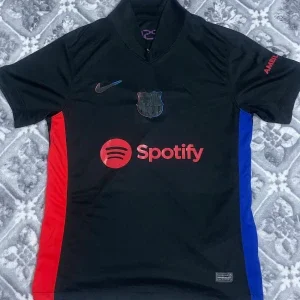 Barcelona kit 24-25 away kit