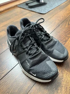 Svarta Nike gympaskor sneakers