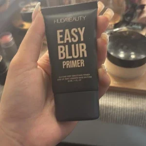 Huda Beauty Easy Blur Primer