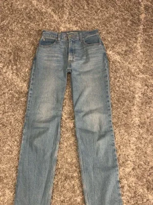 Blå mid waist slim straight jeans